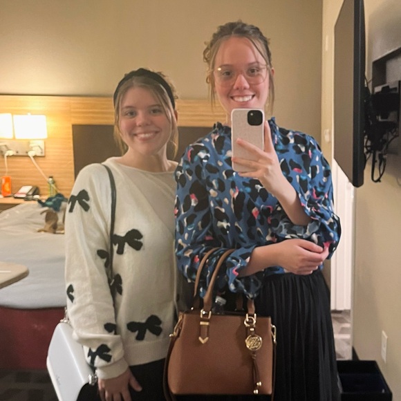 Meet your Posher, Mckenzie - Picture 2 of 11